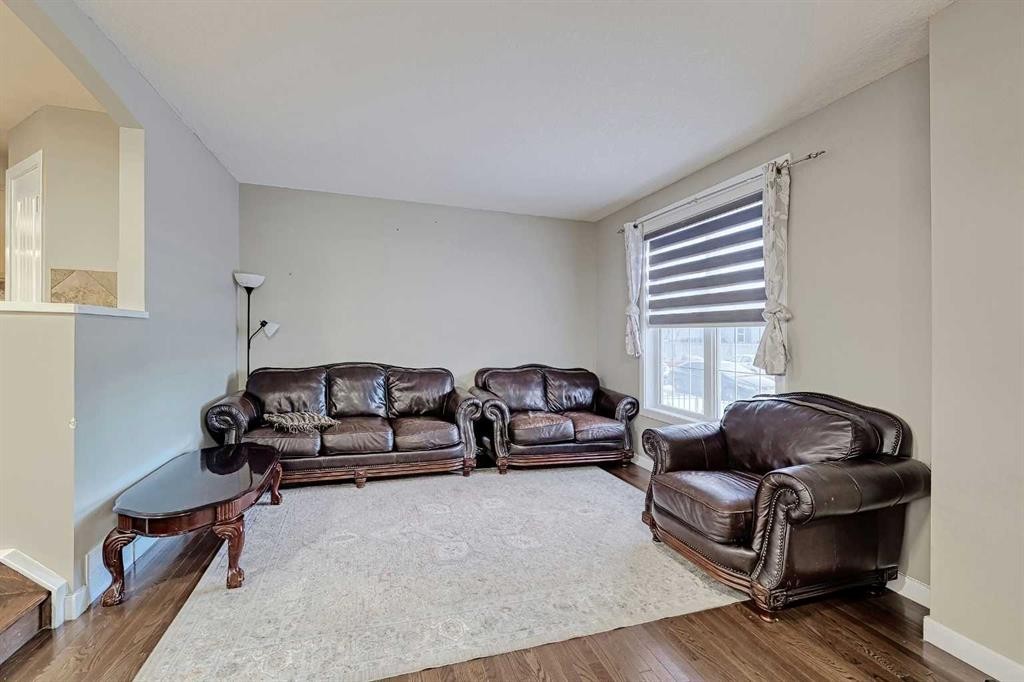 303 Saddlebrook Way Ne, Calgary, AB - Indoor Photo Showing Living Room