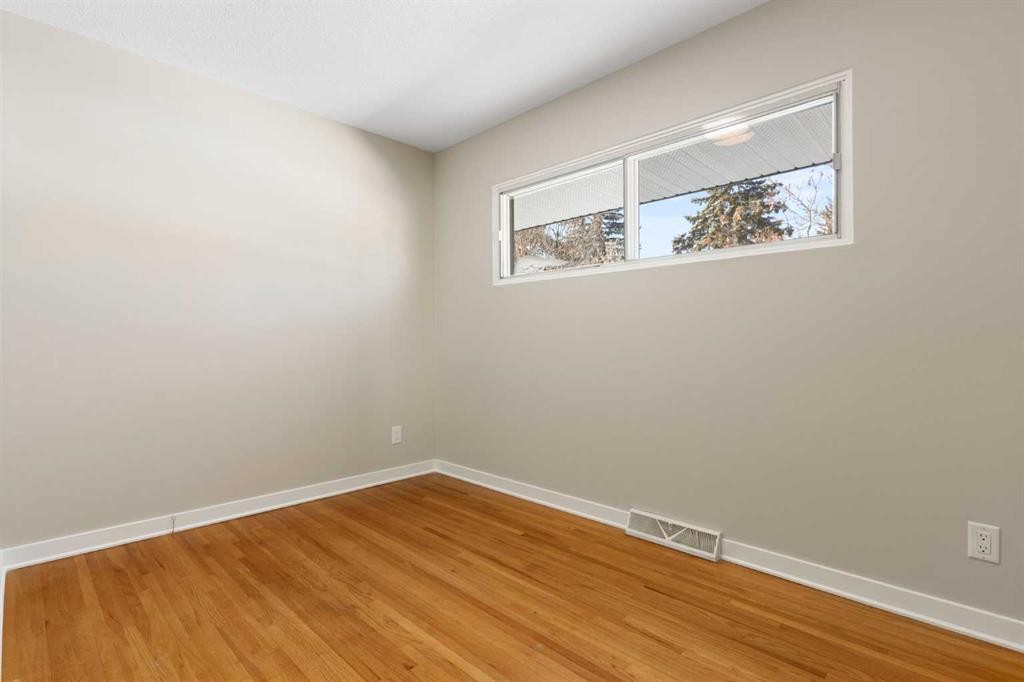 123 Glacier Drive Sw, Calgary, AB - Indoor Photo Showing Other Room