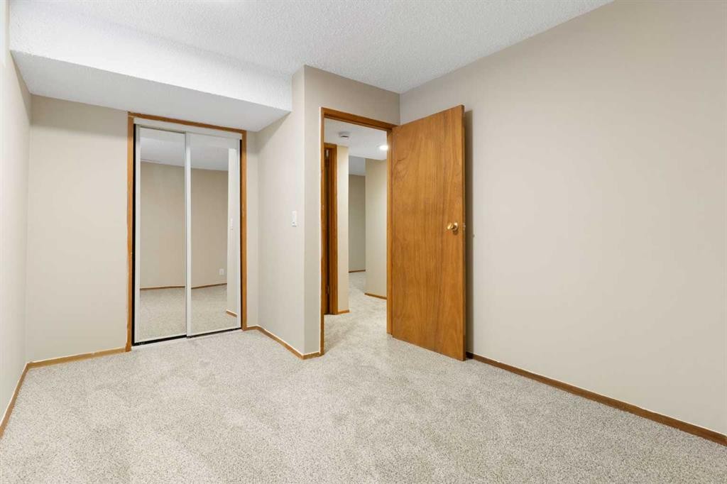 123 Glacier Drive Sw, Calgary, AB - Indoor Photo Showing Other Room