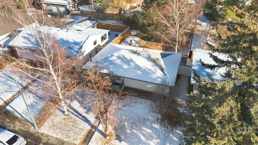 123 Glacier Drive Sw, Calgary, AB - Outdoor