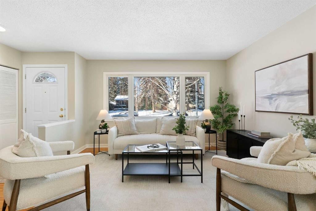 123 Glacier Drive Sw, Calgary, AB - Indoor Photo Showing Living Room