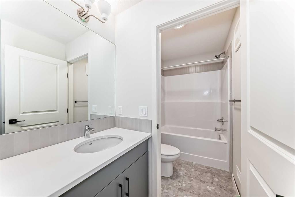 54 Bartlett Row Se, Calgary, AB - Indoor Photo Showing Bathroom