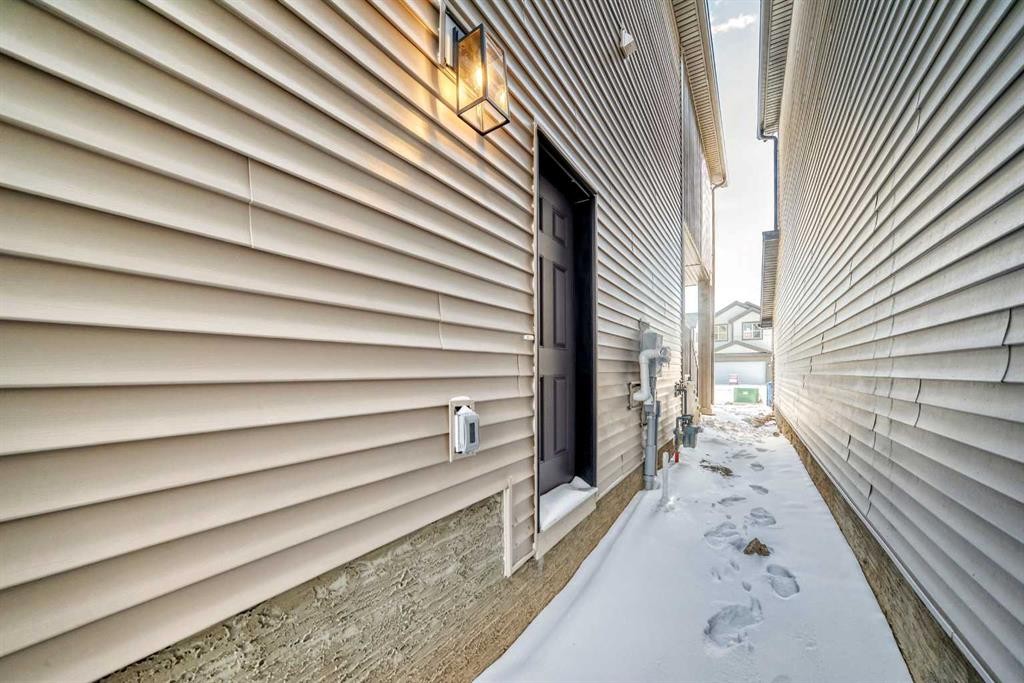 54 Bartlett Row Se, Calgary, AB - Outdoor