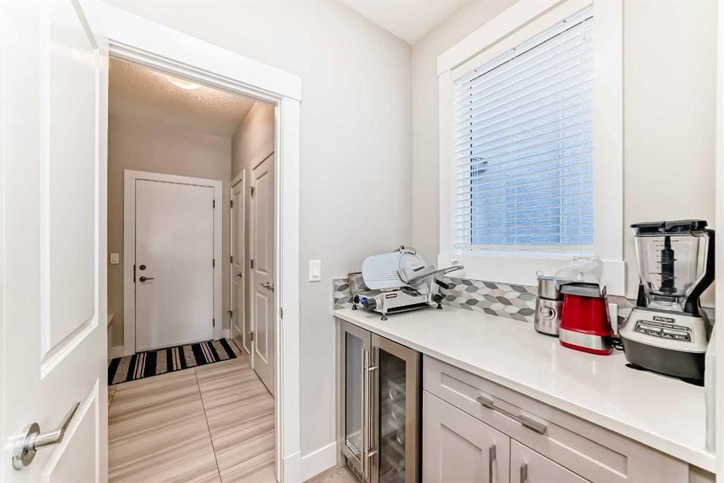 477 Legacy Boulevard Se, Calgary, AB - Indoor Photo Showing Other Room