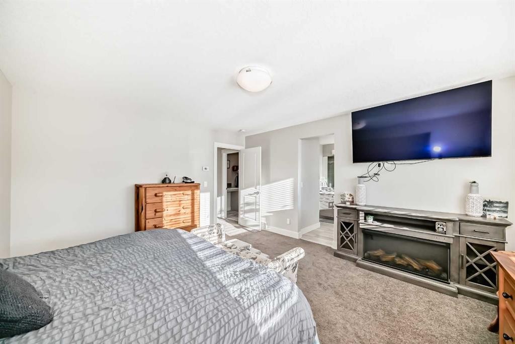 477 Legacy Boulevard Se, Calgary, AB - Indoor Photo Showing Bedroom