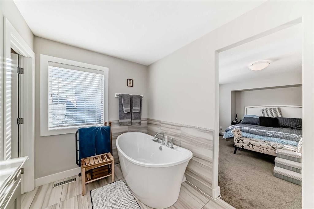 477 Legacy Boulevard Se, Calgary, AB - Indoor Photo Showing Bathroom