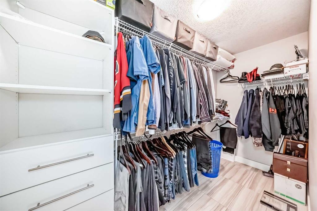 477 Legacy Boulevard Se, Calgary, AB - Indoor With Storage