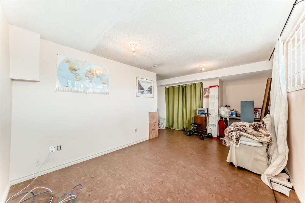 274 Templeview Way Ne, Calgary, AB - Indoor Photo Showing Other Room