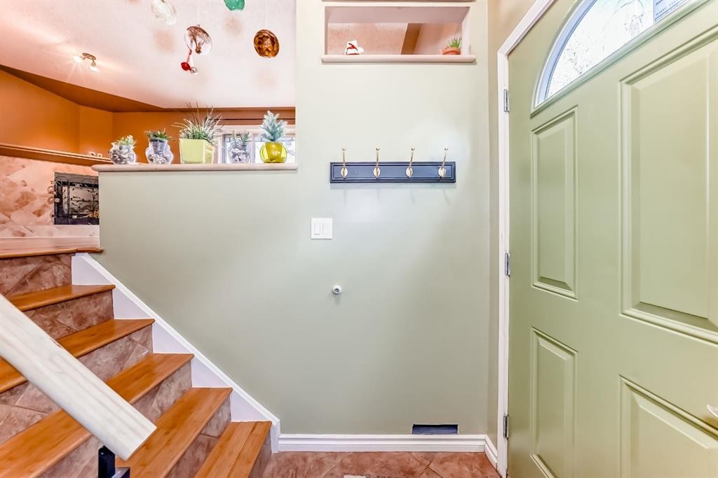 274 Templeview Way Ne, Calgary, AB - Indoor Photo Showing Other Room