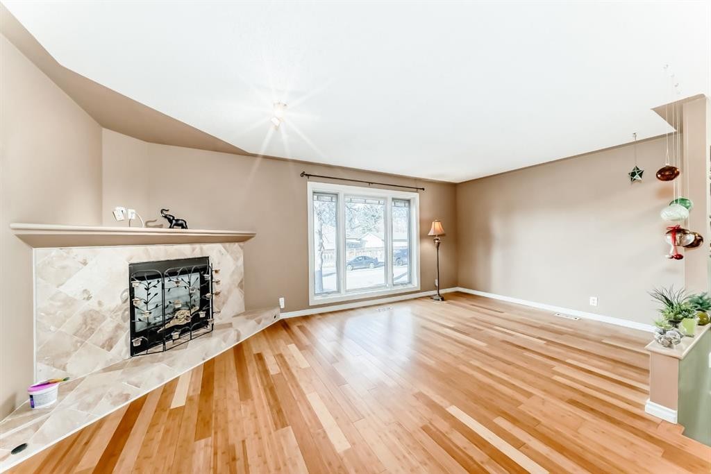 274 Templeview Way Ne, Calgary, AB - Indoor With Fireplace