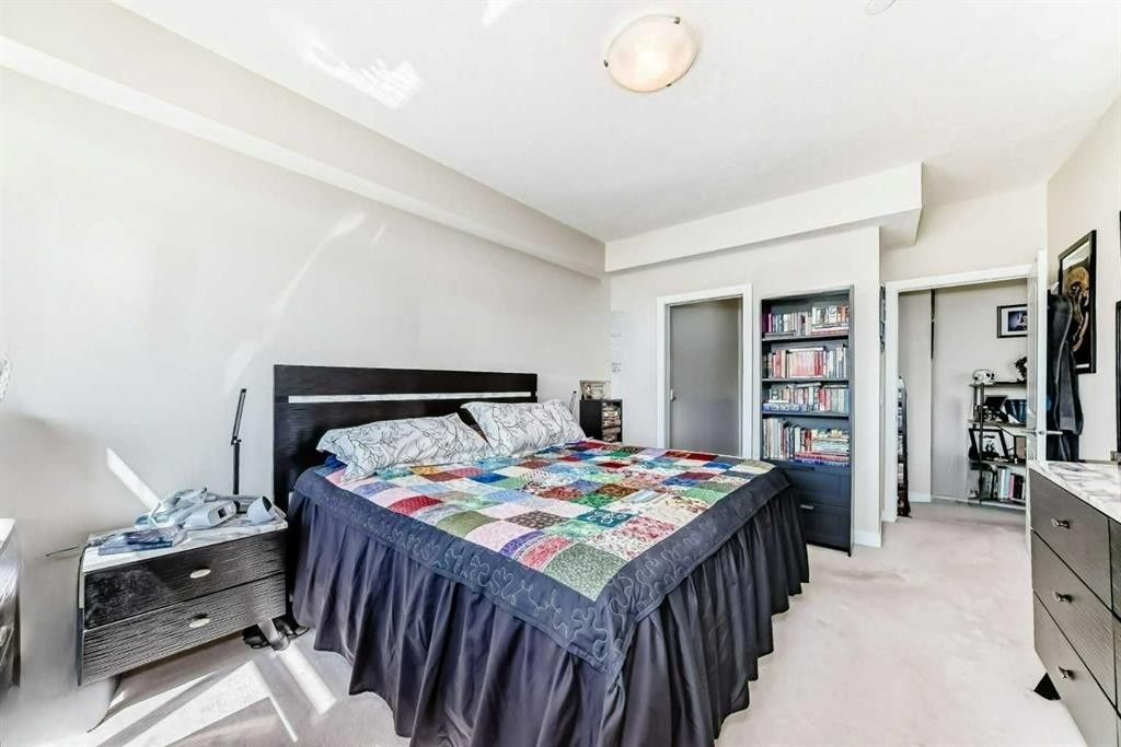 210-1005A Westmount Drive, Strathmore, AB - Indoor Photo Showing Bedroom