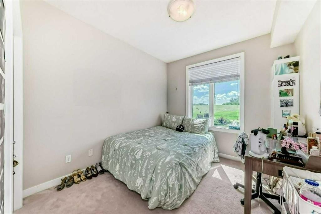 210-1005A Westmount Drive, Strathmore, AB - Indoor Photo Showing Bedroom