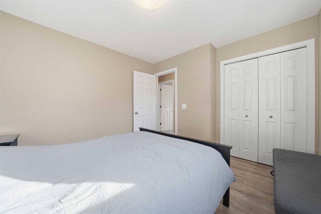 132 Shawcliffe Circle Sw, Calgary, AB - Indoor Photo Showing Bedroom