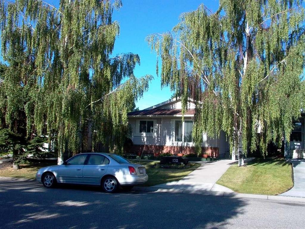 132 Shawcliffe Circle Sw, Calgary, AB - Outdoor