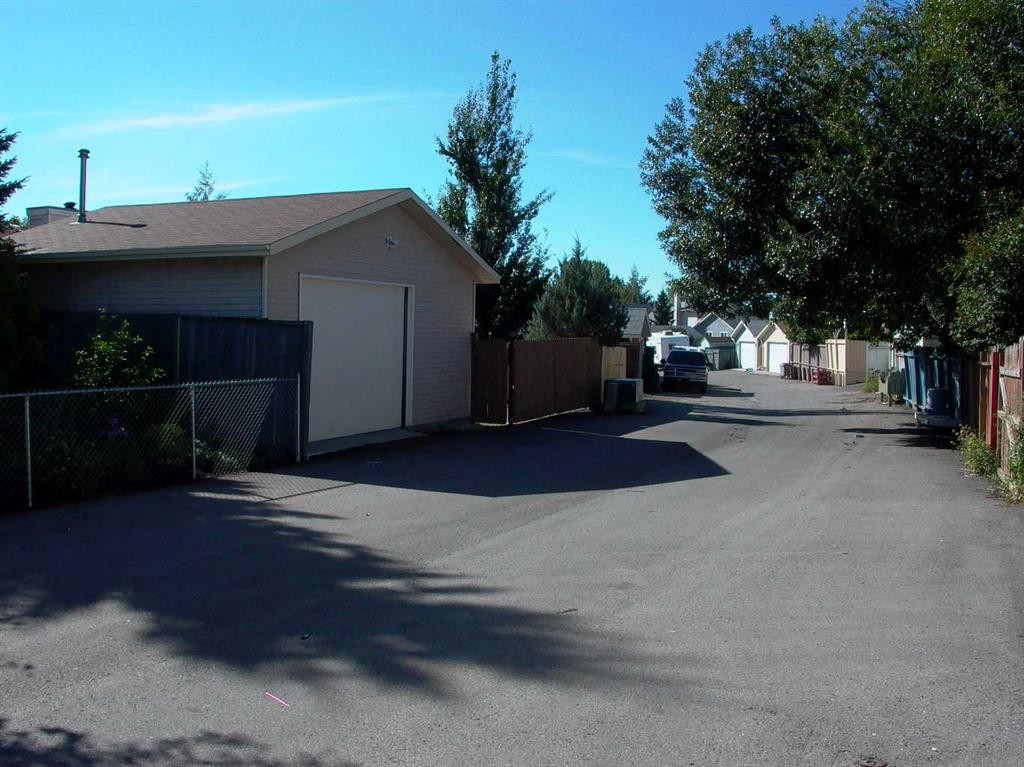 132 Shawcliffe Circle Sw, Calgary, AB - Outdoor