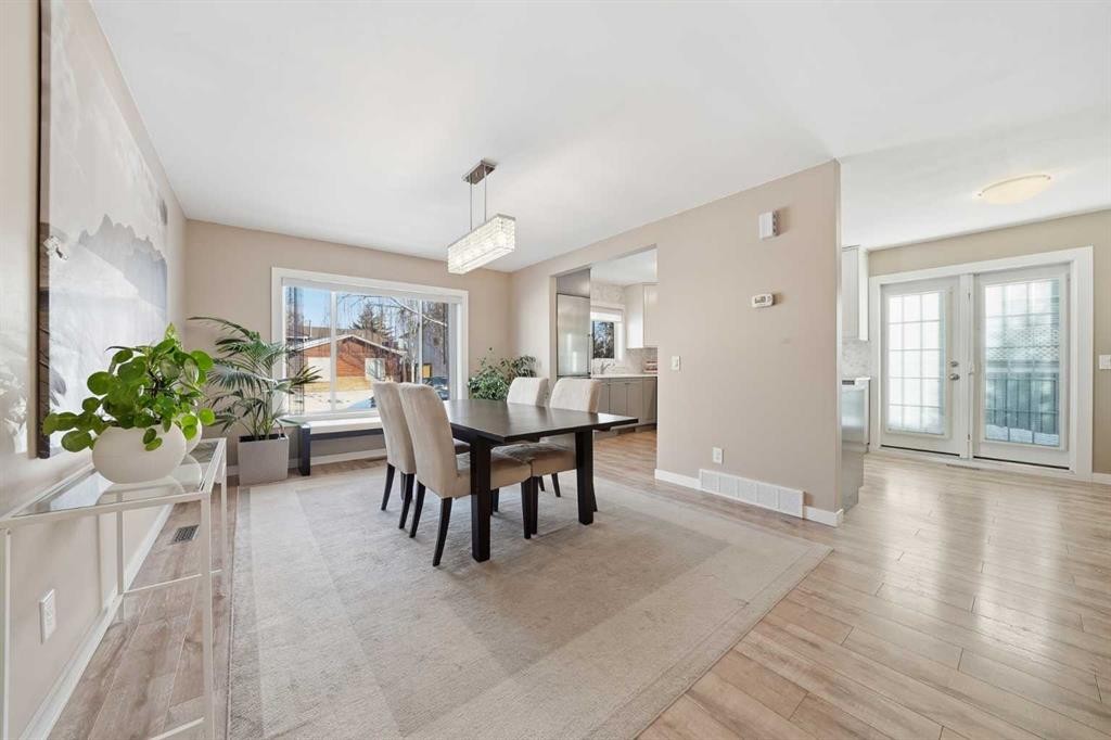 132 Shawcliffe Circle Sw, Calgary, AB - Indoor Photo Showing Dining Room