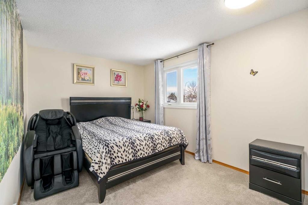 43 Millrise Crescent Sw, Calgary, AB - Indoor Photo Showing Bedroom