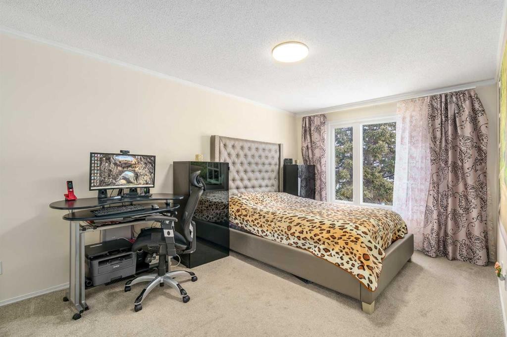 43 Millrise Crescent Sw, Calgary, AB - Indoor Photo Showing Bedroom