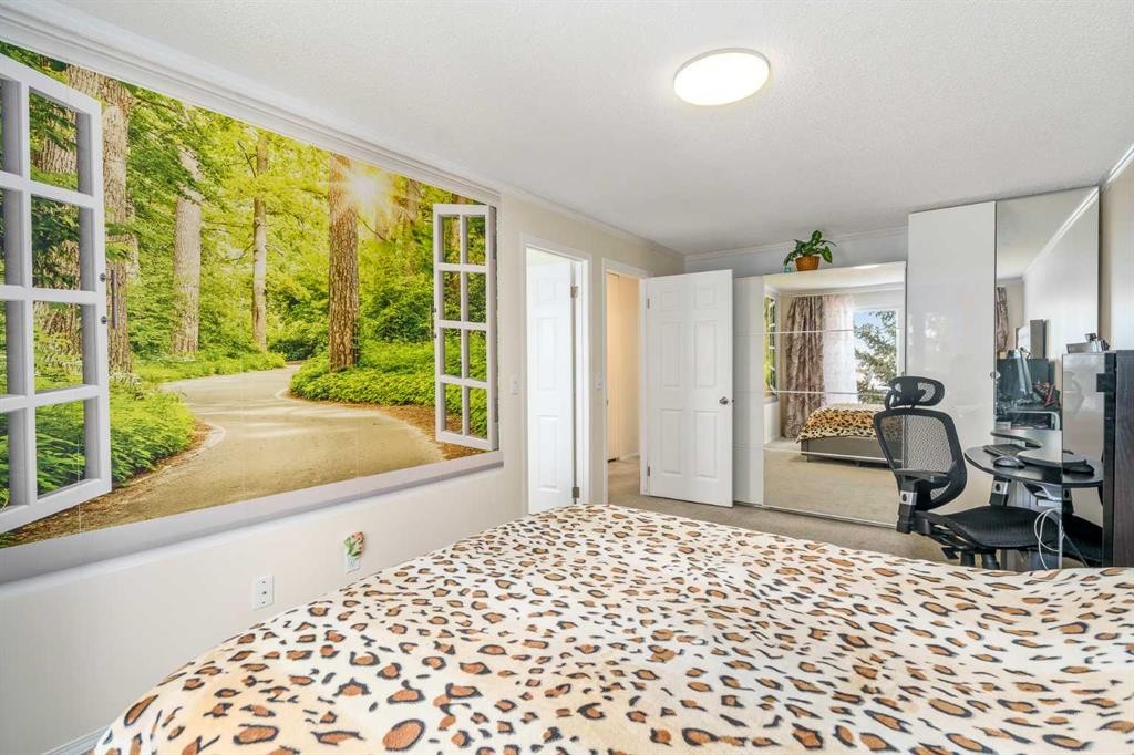 43 Millrise Crescent Sw, Calgary, AB - Indoor Photo Showing Other Room