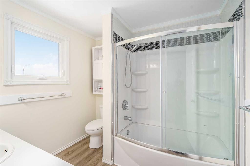 43 Millrise Crescent Sw, Calgary, AB - Indoor Photo Showing Bathroom