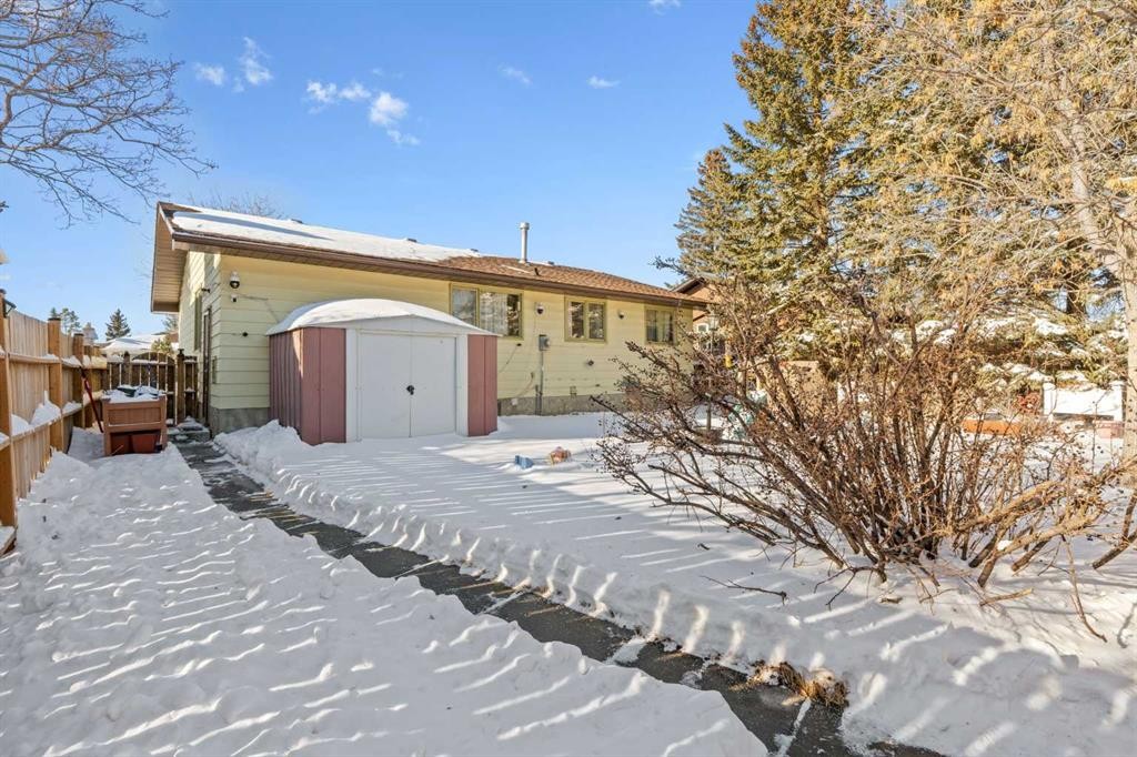 228 Silvercreek Way Nw, Calgary, AB - Outdoor