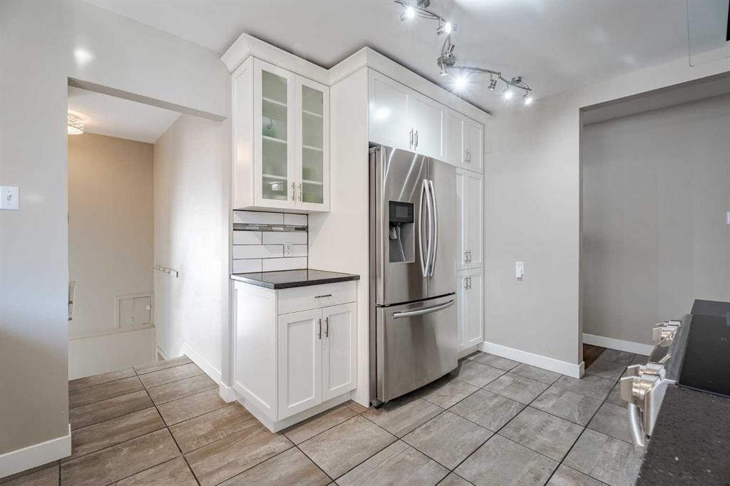 94 Brantford Crescent Nw, Calgary, AB - Indoor