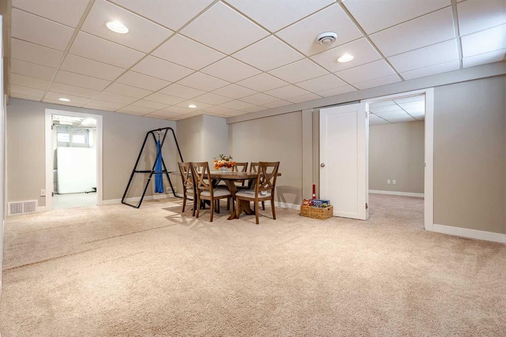 94 Brantford Crescent Nw, Calgary, AB - Indoor Photo Showing Other Room