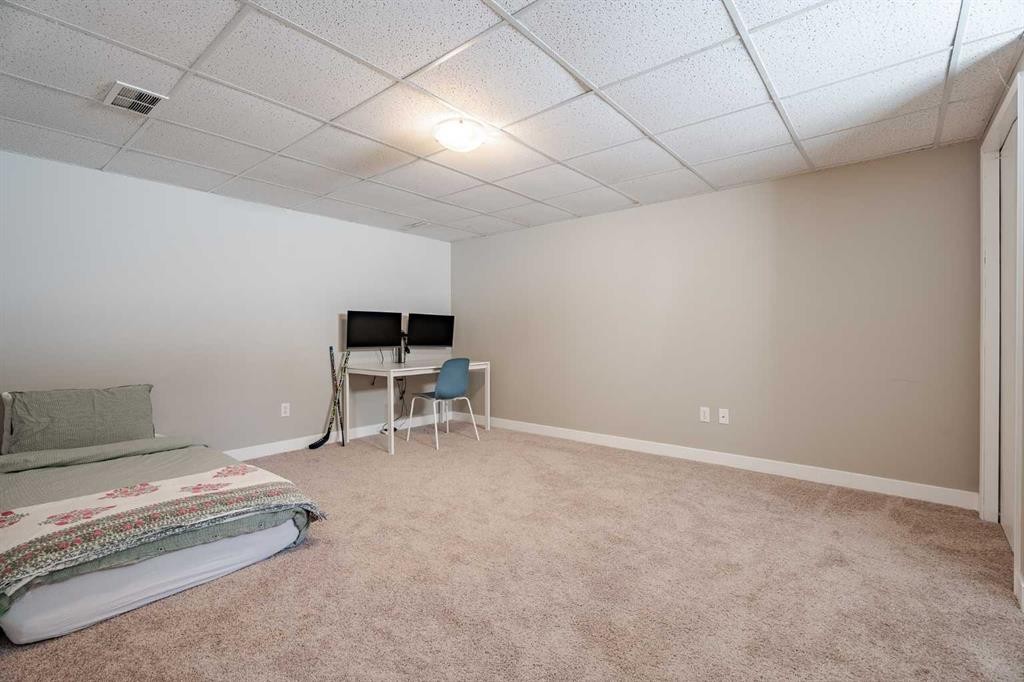 94 Brantford Crescent Nw, Calgary, AB - Indoor Photo Showing Other Room
