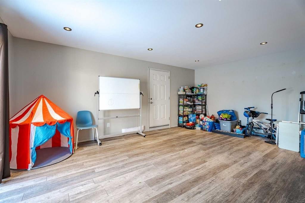 94 Brantford Crescent Nw, Calgary, AB - Indoor