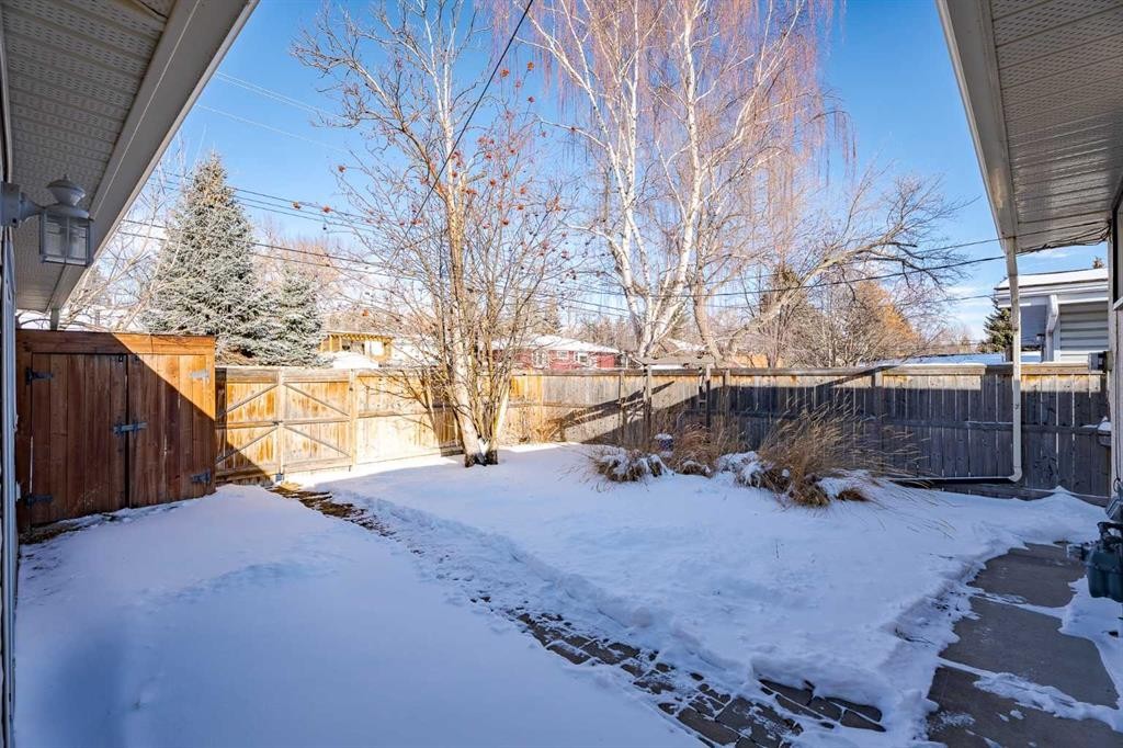 94 Brantford Crescent Nw, Calgary, AB - Outdoor