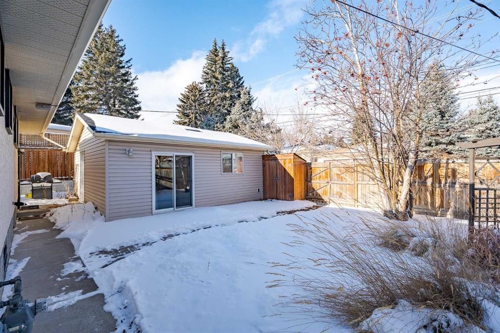 94 Brantford Crescent Nw, Calgary, AB - Outdoor