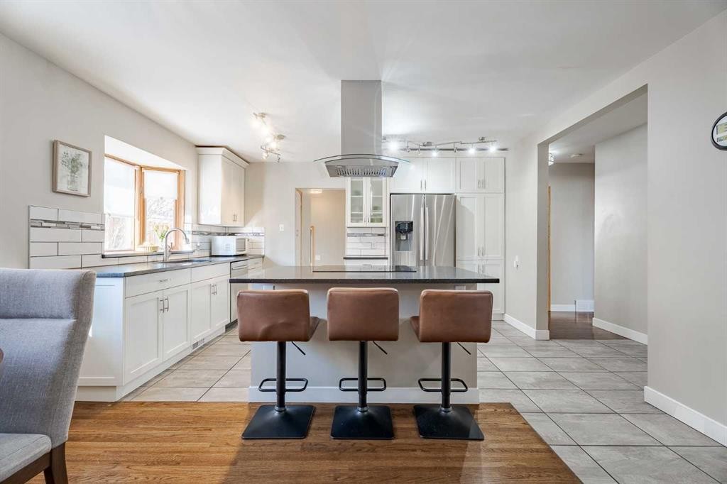 94 Brantford Crescent Nw, Calgary, AB - Indoor Photo Showing Other Room