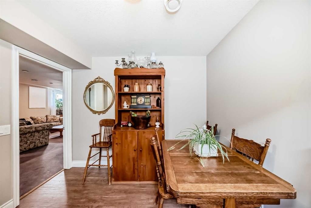 20 Mackenzie, Carstairs, AB - Indoor Photo Showing Dining Room