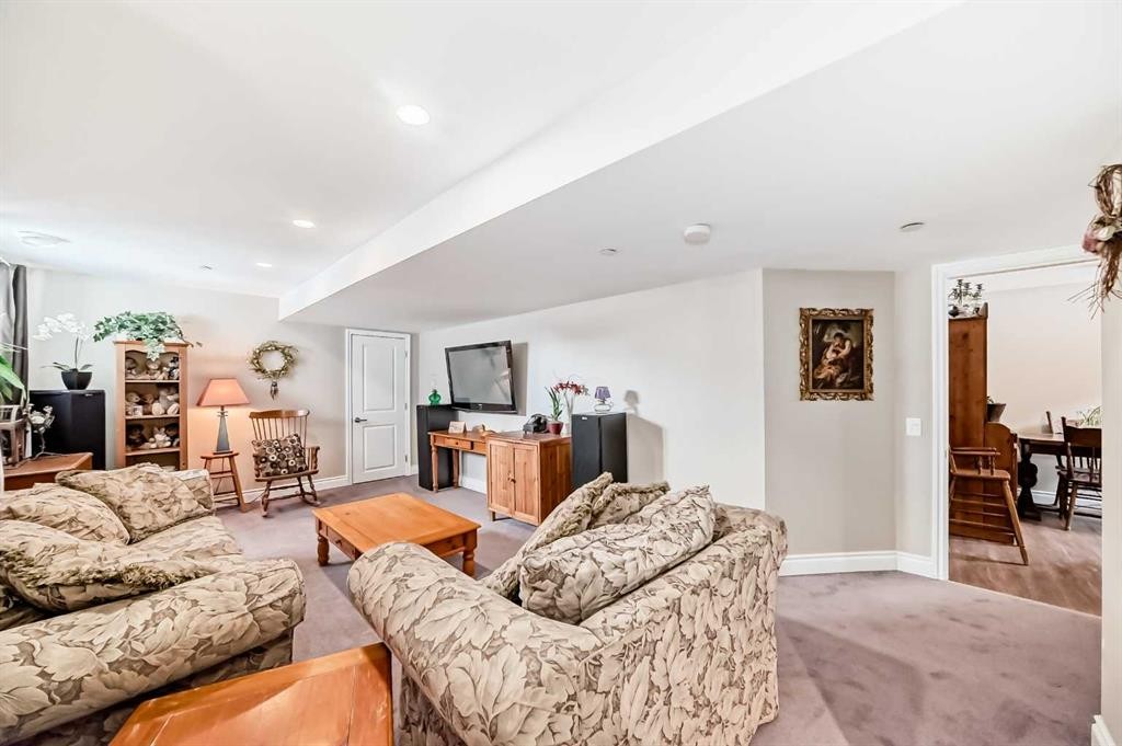 20 Mackenzie, Carstairs, AB - Indoor Photo Showing Living Room