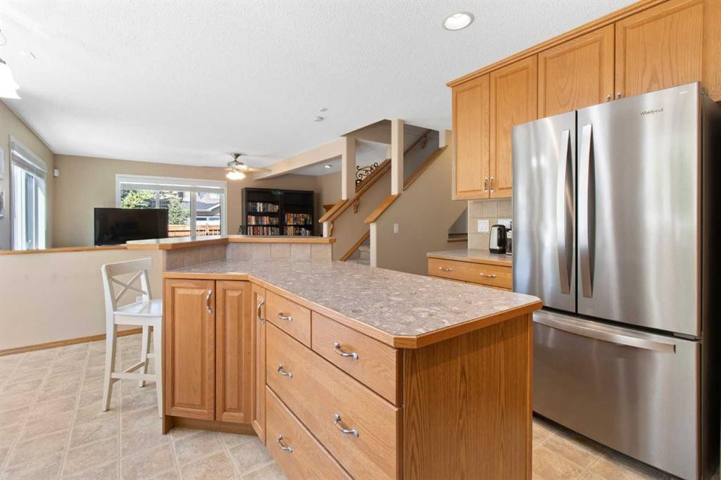 235 Everwillow Close Sw, Calgary, AB - Indoor Photo Showing Kitchen With Stainless Steel Kitchen