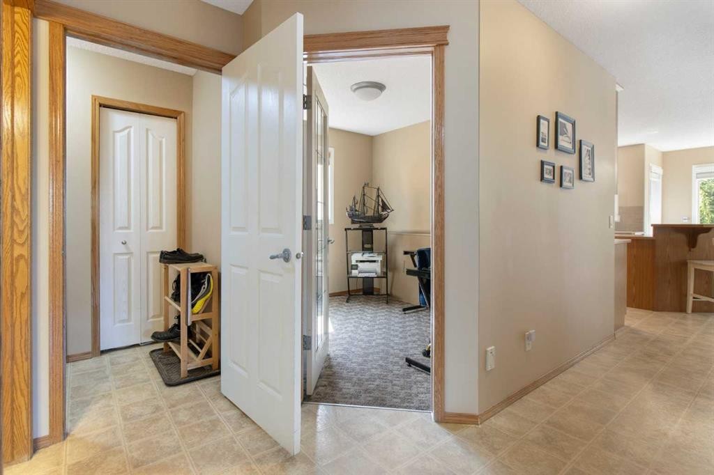 235 Everwillow Close Sw, Calgary, AB - Indoor Photo Showing Other Room