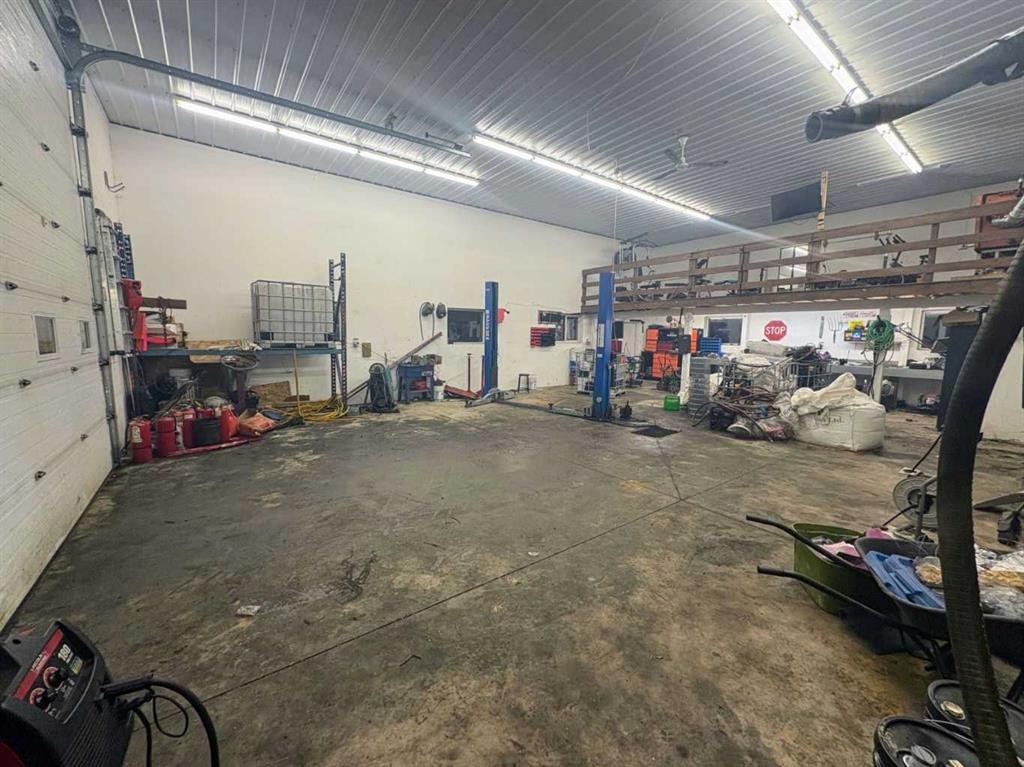 101071 Township Road 740, Rural Grande Prairie No. 1, County Of, AB - Indoor Photo Showing Garage