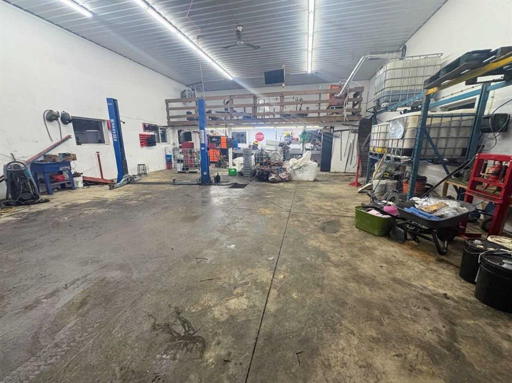 101071 Township Road 740, Rural Grande Prairie No. 1, County Of, AB - Indoor Photo Showing Garage