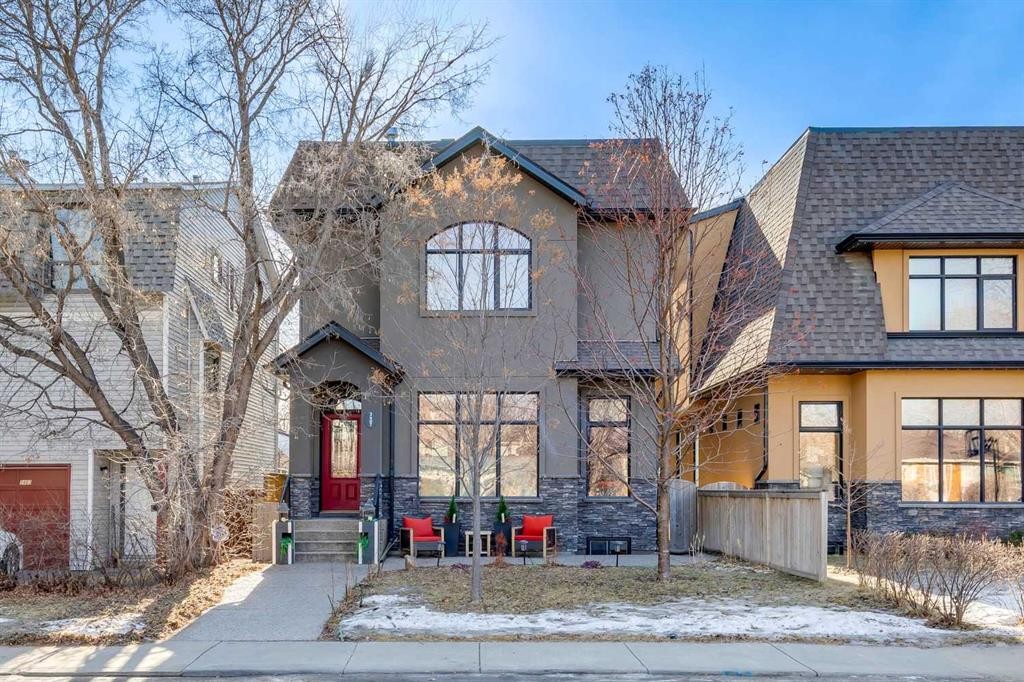 2407 Westmount Road Nw, Calgary, AB - Outdoor With Facade