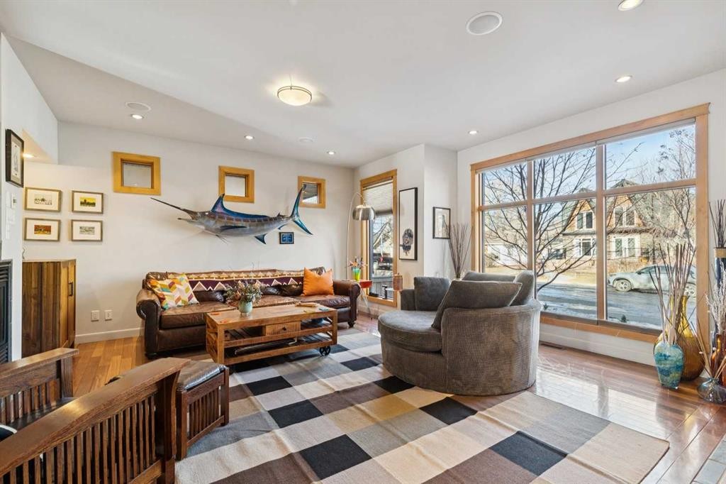 2407 Westmount Road Nw, Calgary, AB - Indoor