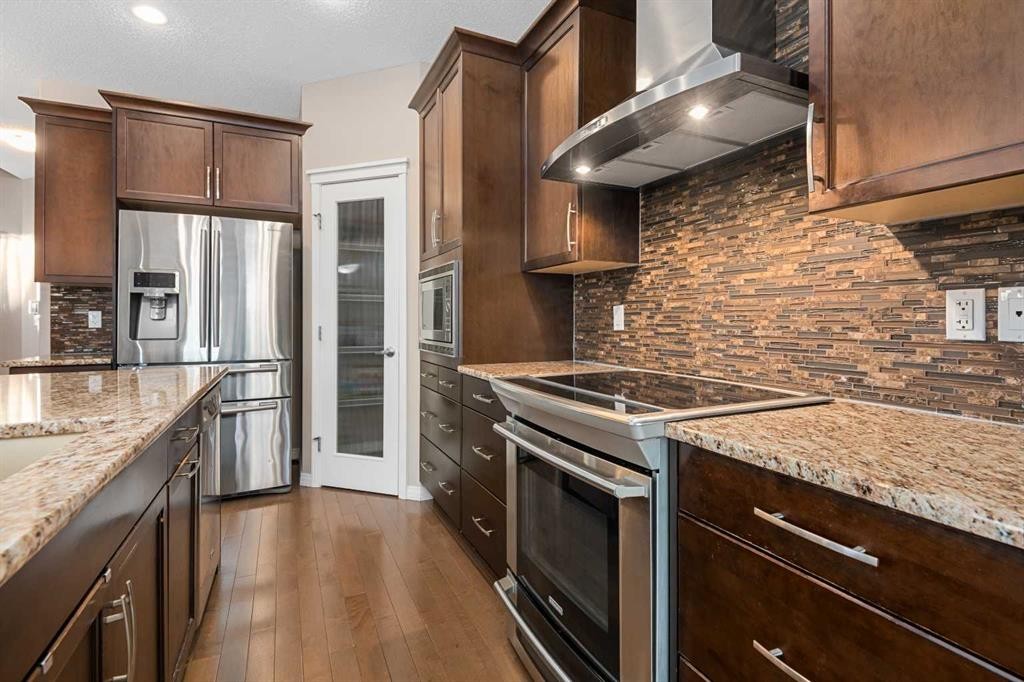 53 Sage Bank Link Nw, Calgary, AB - Indoor Photo Showing Kitchen With Stainless Steel Kitchen With Upgraded Kitchen
