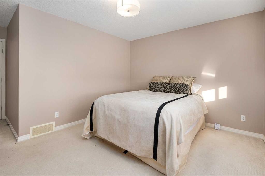 53 Sage Bank Link Nw, Calgary, AB - Indoor Photo Showing Bedroom