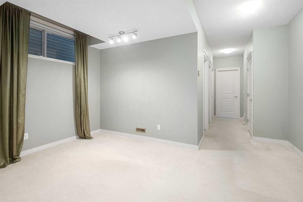 53 Sage Bank Link Nw, Calgary, AB - Indoor Photo Showing Other Room