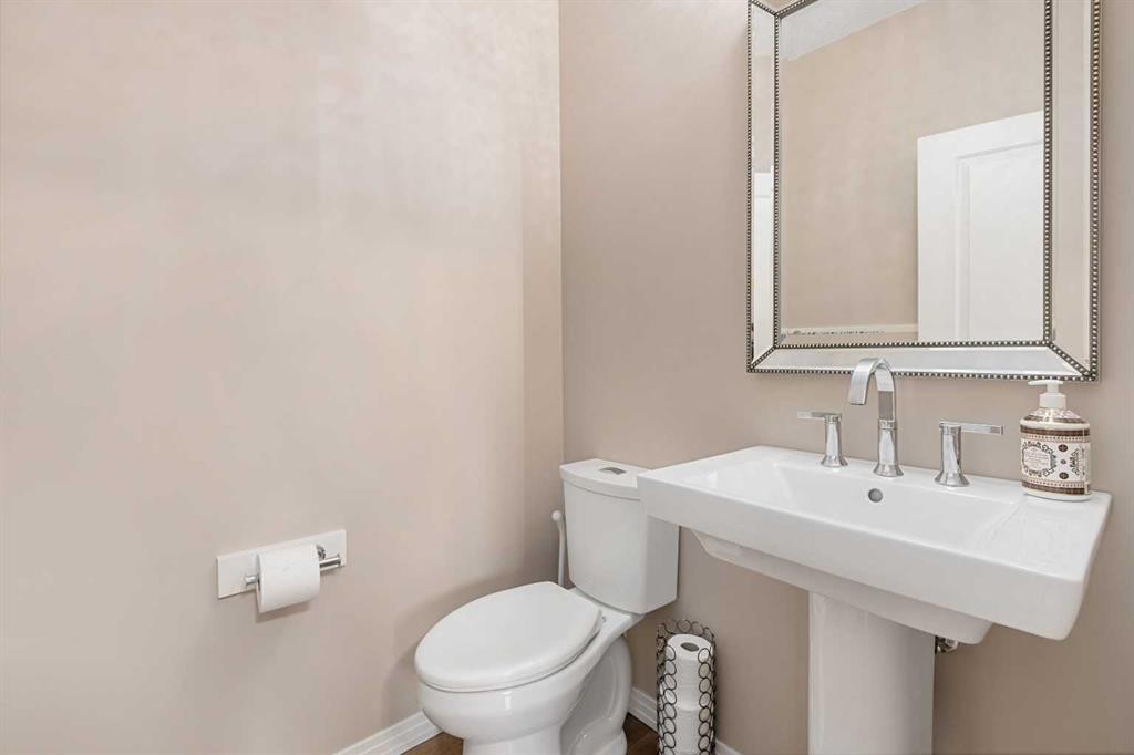 53 Sage Bank Link Nw, Calgary, AB - Indoor Photo Showing Bathroom