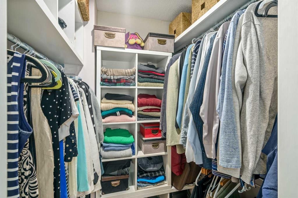 76 Sunlake Gardens Se, Calgary, AB - Indoor With Storage