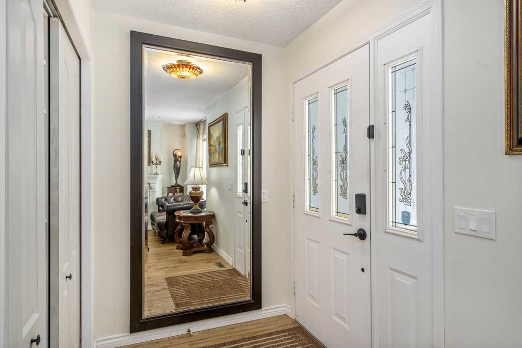 76 Sunlake Gardens Se, Calgary, AB - Indoor Photo Showing Other Room