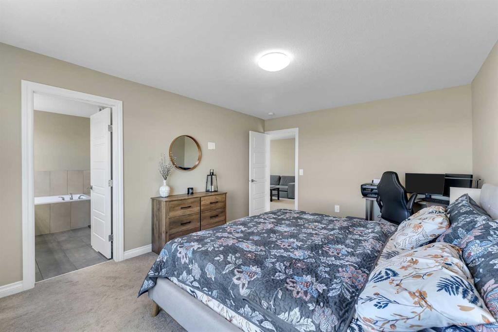521 Corner Meadows Way Ne, Calgary, AB - Indoor Photo Showing Bedroom