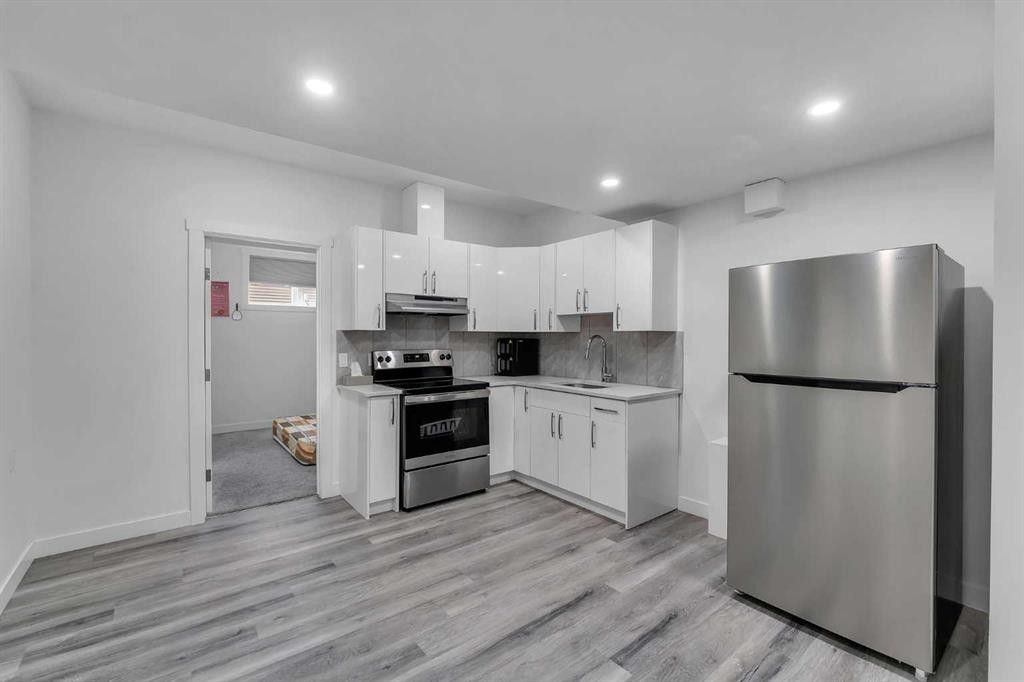 521 Corner Meadows Way Ne, Calgary, AB - Indoor Photo Showing Kitchen With Stainless Steel Kitchen