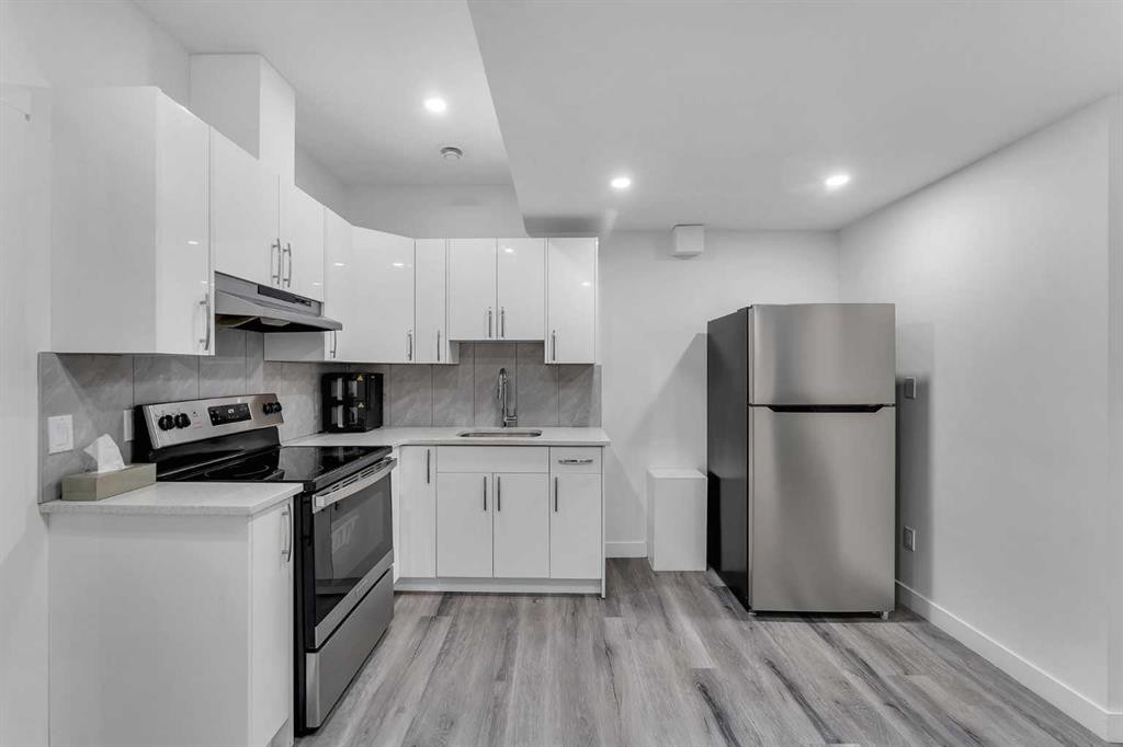 521 Corner Meadows Way Ne, Calgary, AB - Indoor Photo Showing Kitchen With Stainless Steel Kitchen