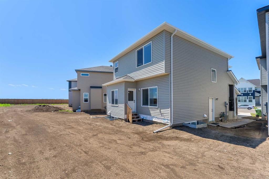 521 Corner Meadows Way Ne, Calgary, AB - Outdoor